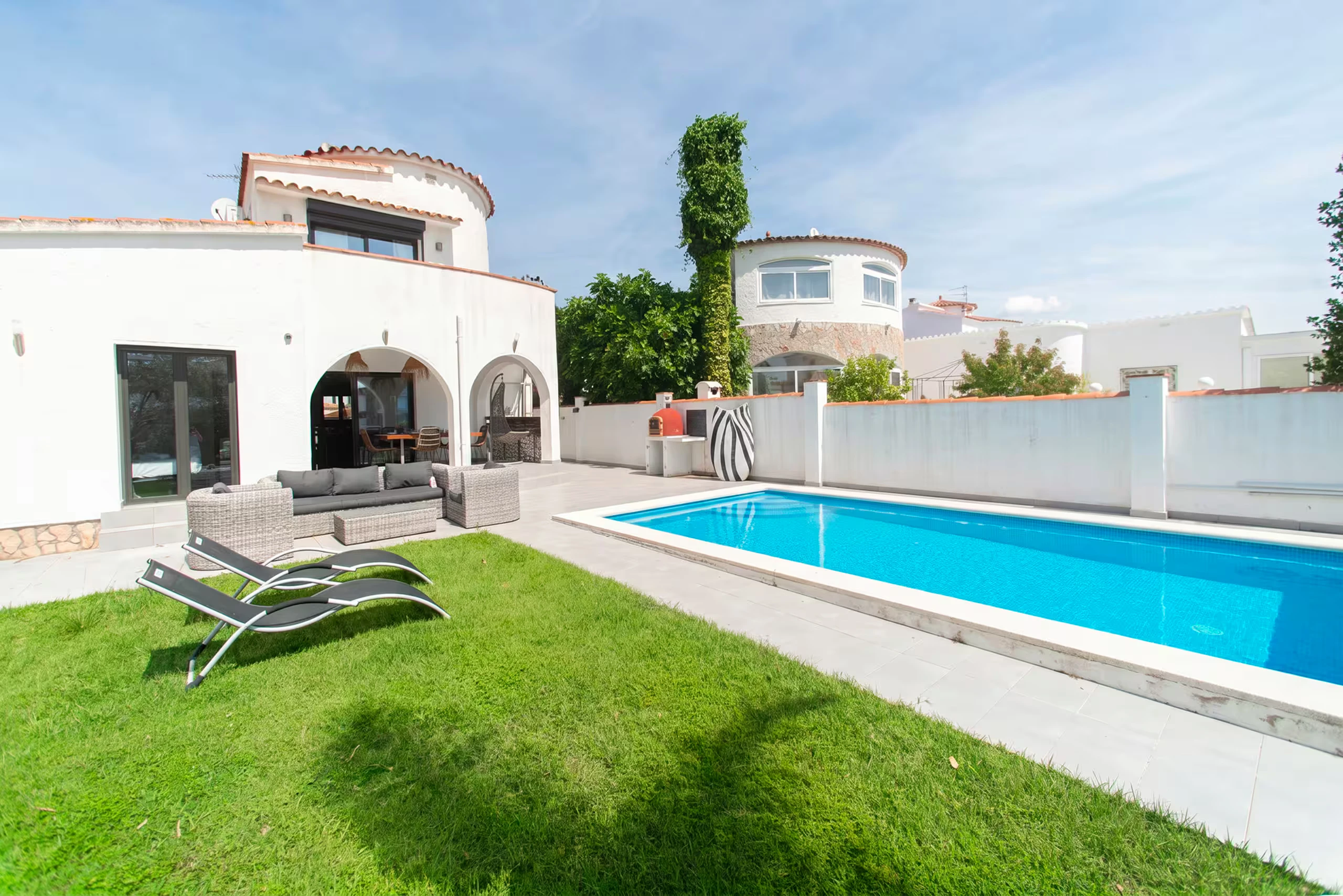 Villa Falconera 37 - Piscine privée et terrasse avec arches, Empuriabrava